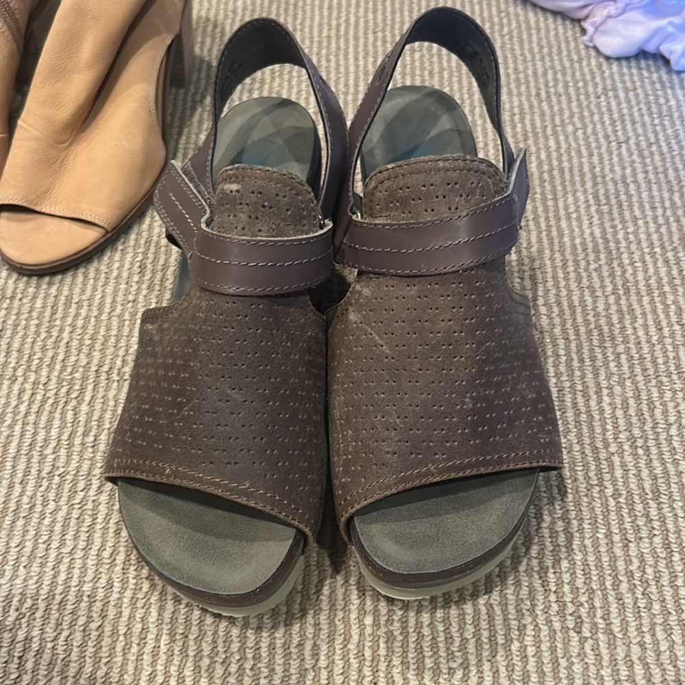 NEW OTBT waypoint distressed wedge Brown Wedge Sandals size 9 - Picture 3 of 12